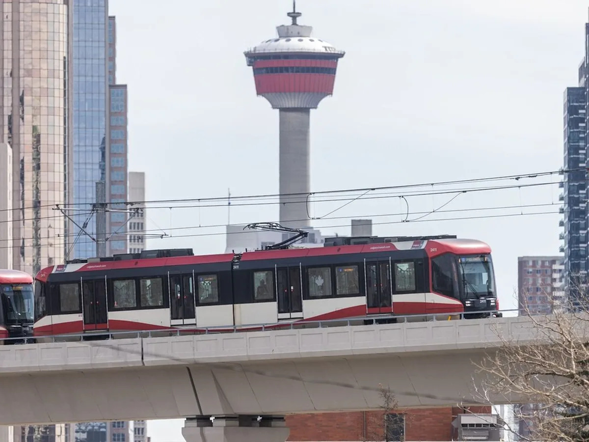 City eyeing nearly $1B from feds for field house, Blue Line LRT extension