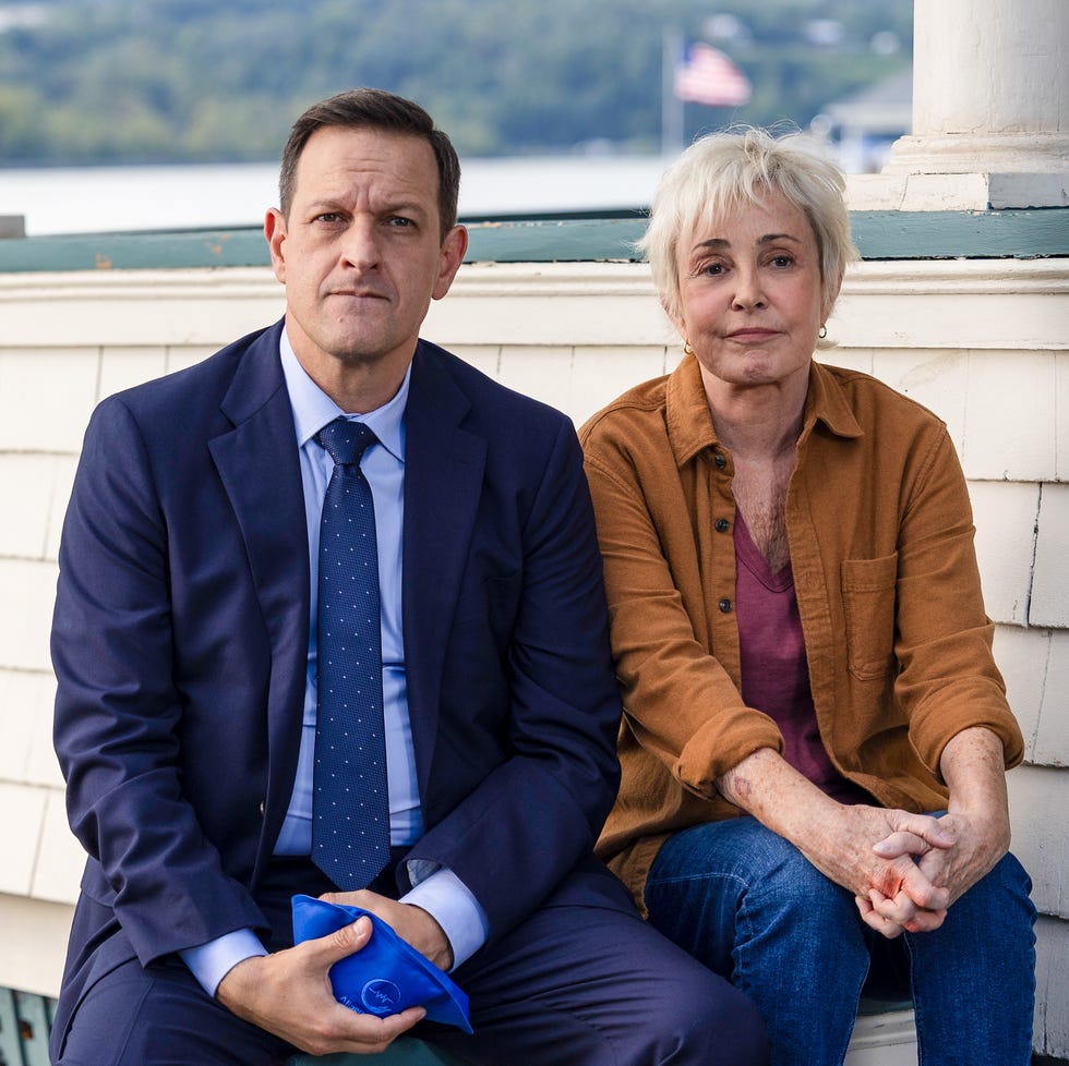 Best Medicine best medicine: l r: josh charles and annie potts in the "take me out to the ballgame" episode of best medicine airing tuesday, jan 20 (8:00 9:00 pm et/pt) on fox. © 2026 fox media llc. cr: francisco roman/fox.