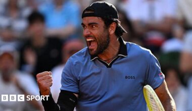 Matteo Berrettini holds up his fist and celebrates