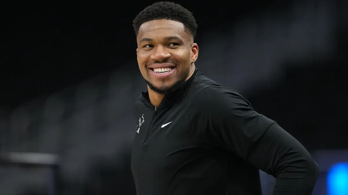 Spurs trade proposal brings in $303M NBA Finals MVP after Giannis Antetokounmpo deal image