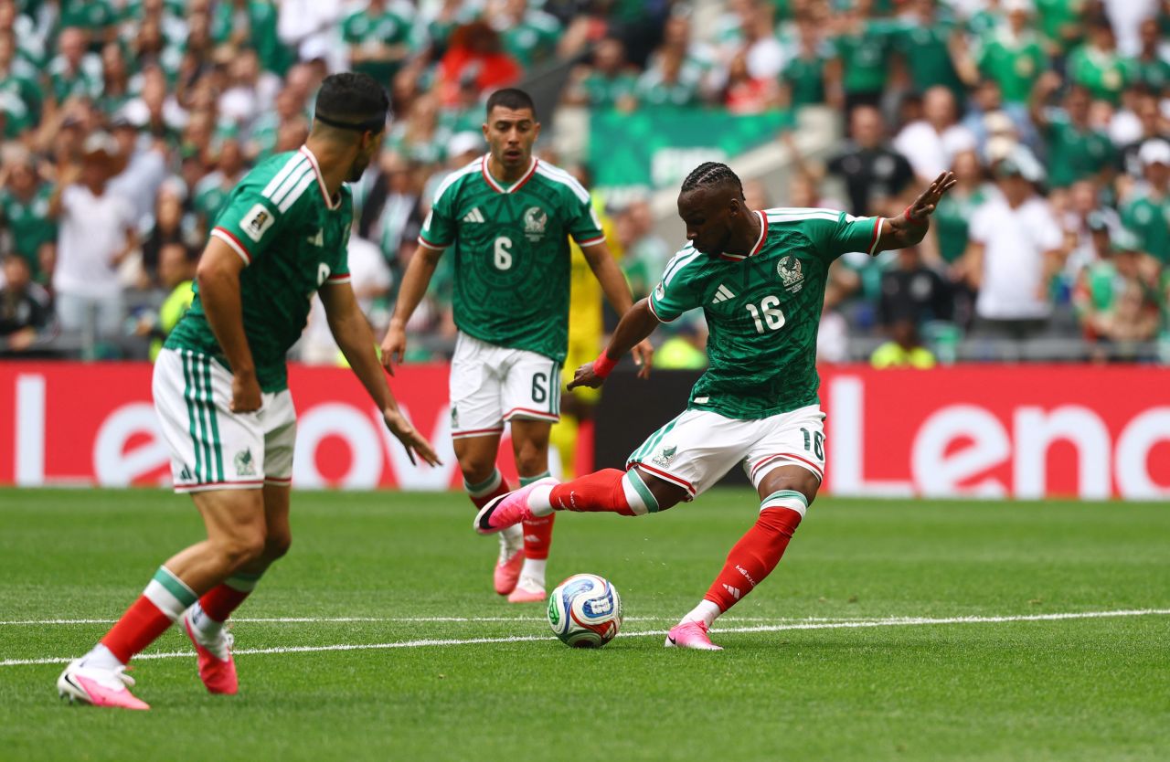 Julián Quiñones put Mexico up early in the first half after a South African turnover.