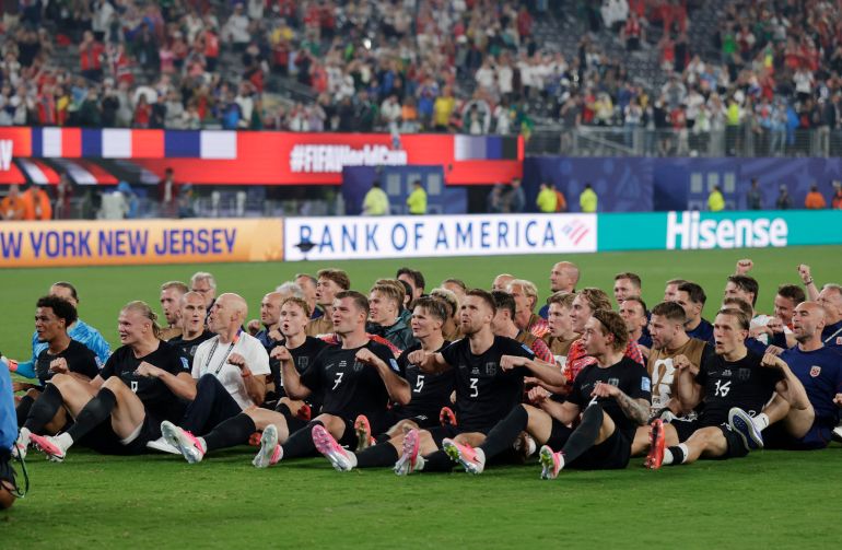 Soccer Football - FIFA World Cup 2026 - Group I - Norway v Senegal - New York/New Jersey Stadium, East Rutherford, New Jersey, U.S. - June 22, 2026 Norway team do the traditional rowing celebration with their fans after the match REUTERS/Jeenah Moon