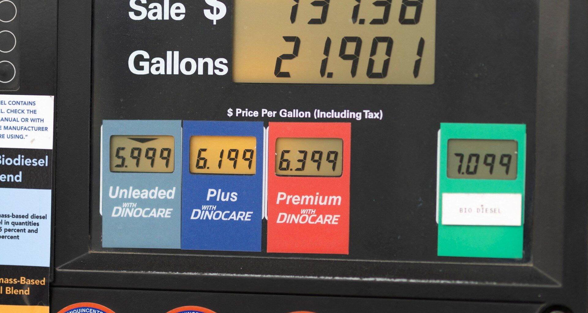 Trump tells US petrol retailers to reduce prices ‘immediately’ | Donald Trump