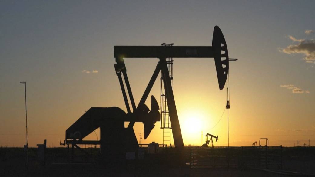 Click to play video: 'Iran war standoff pushes oil prices to 4-year high'