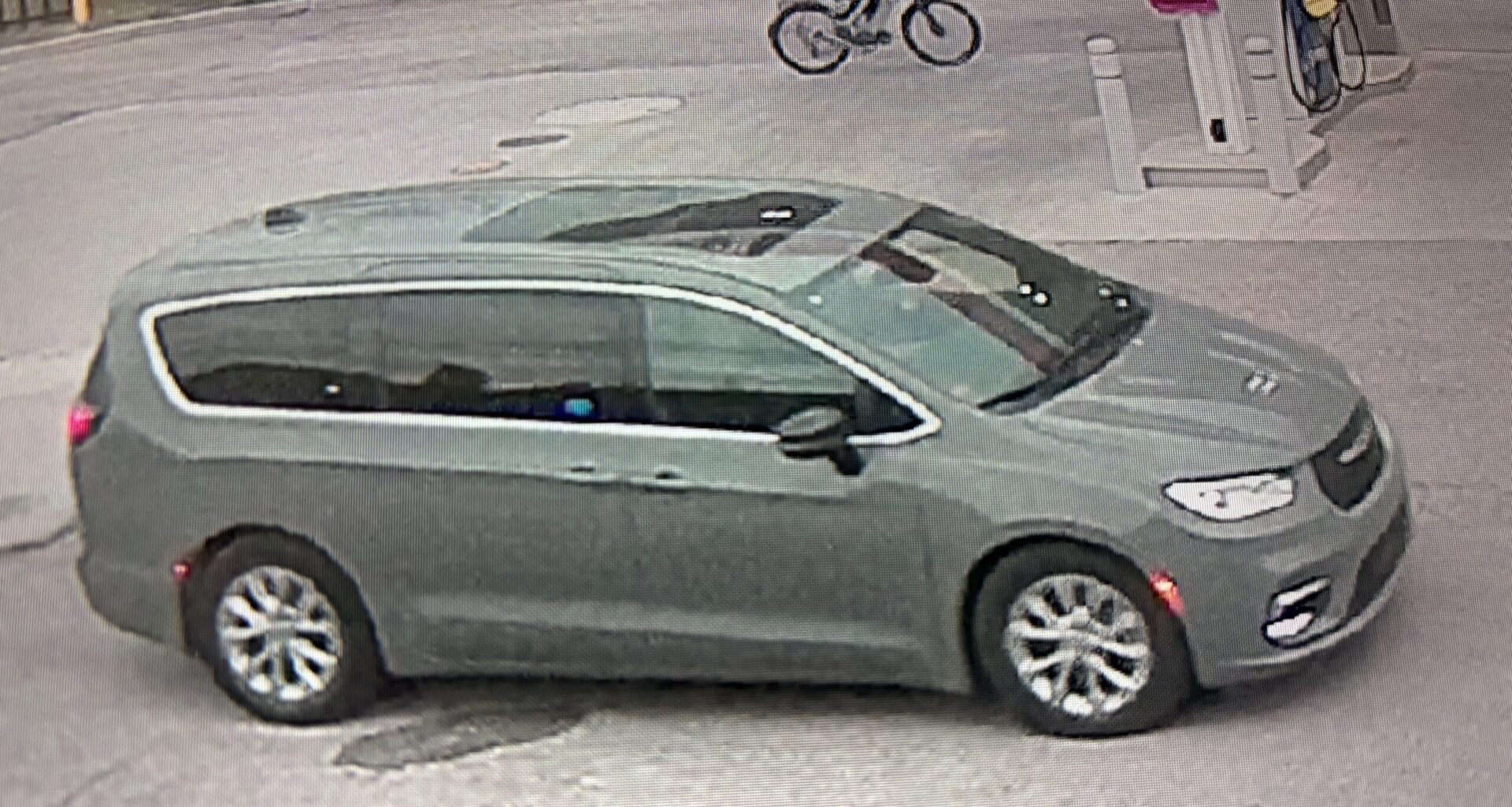Edmonton police looking for several men following alleged attempted luring incident