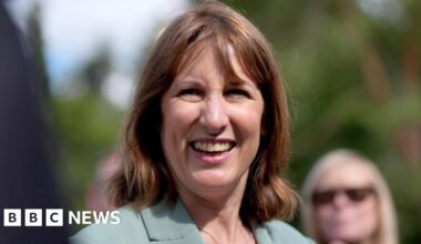 Reeves urges Burnham to 'stick to what I'm doing' on economy - BBC