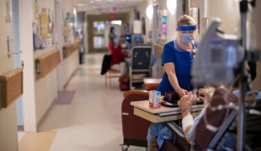 When eyeing early retirement, how do health care costs in Canada and the U.S. compare?