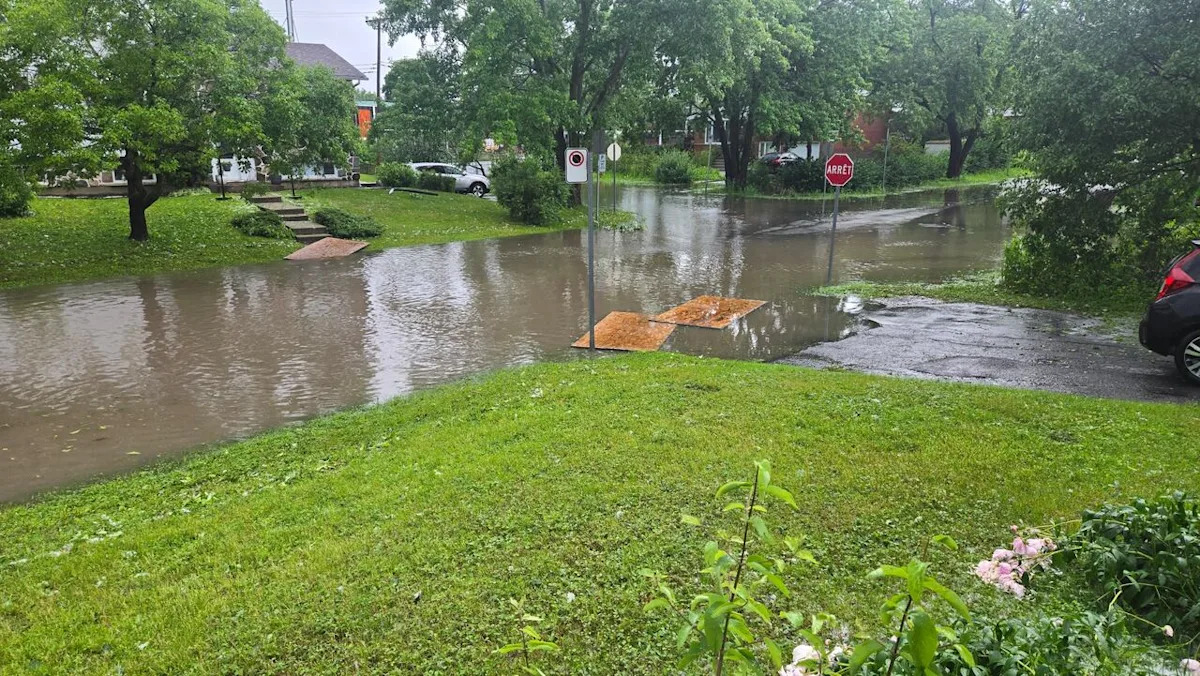 Storm system over Montreal leads to flooding, street closures and power outages