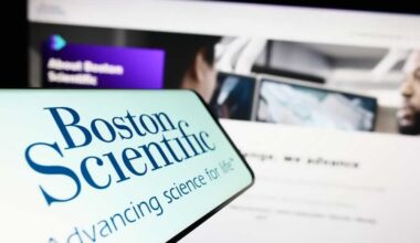 Boston Scientific Stock: Is BSX Underperforming the Healthcare Sector?