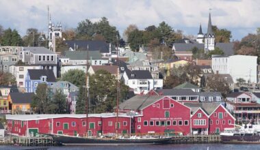 Mayor of Lunenburg, N.S., banned from taxi service after alleged late-night fracas
