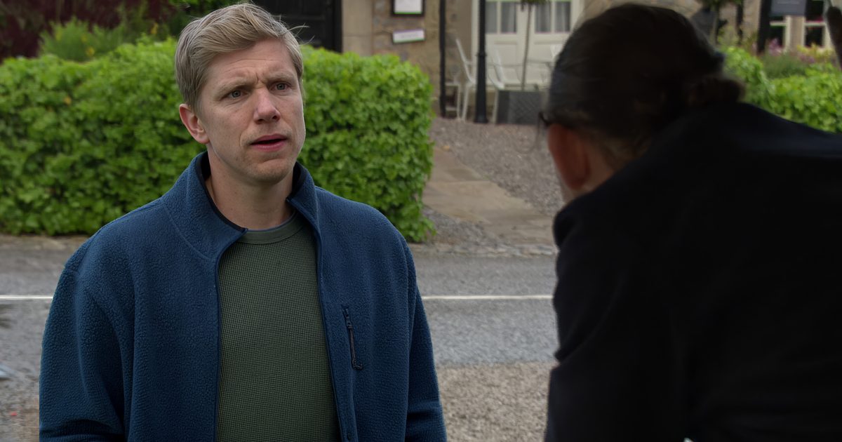 5 Emmerdale spoilers for next week: Flash-forward mystery and Robert confronts Kev