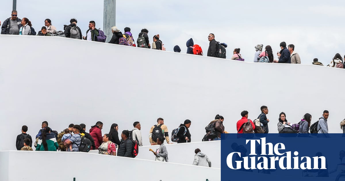 Supreme court lets Trump turn back asylum seekers at US-Mexico border | US supreme court