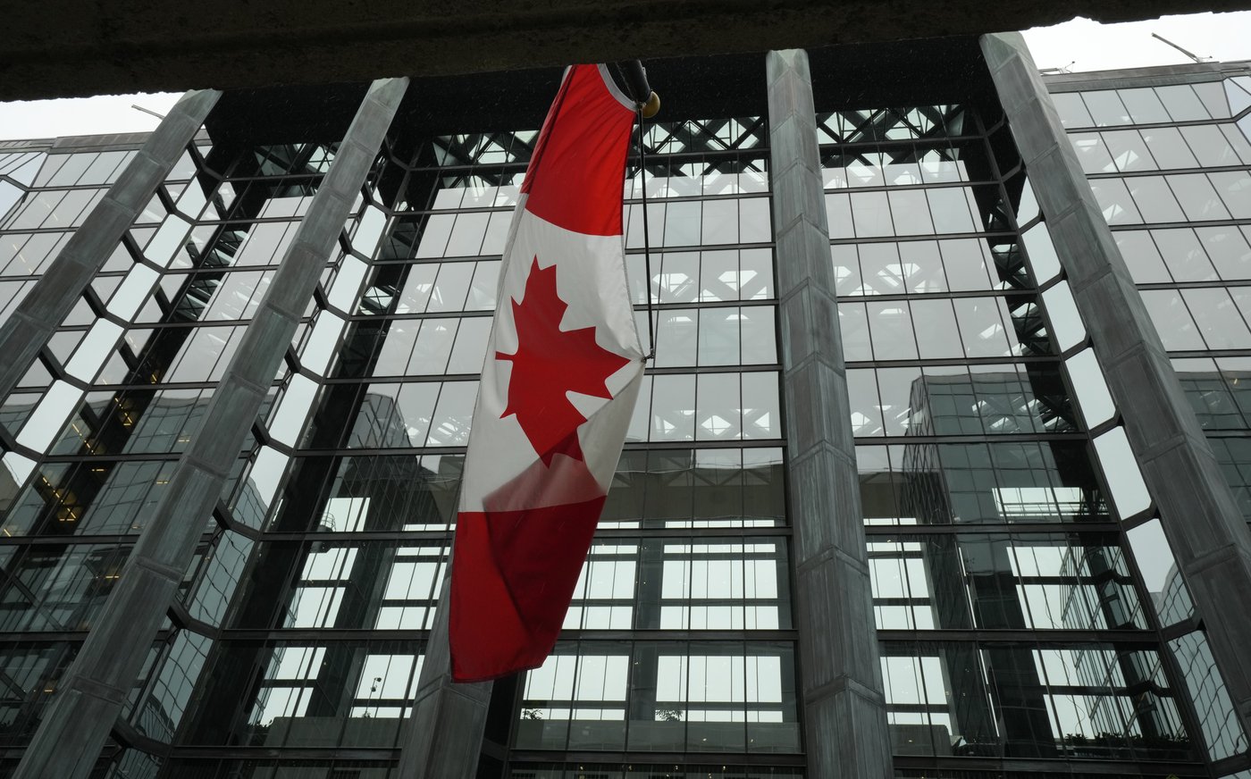 Ottawa directs some with 'Lost Canadian' citizenship to surrender documents