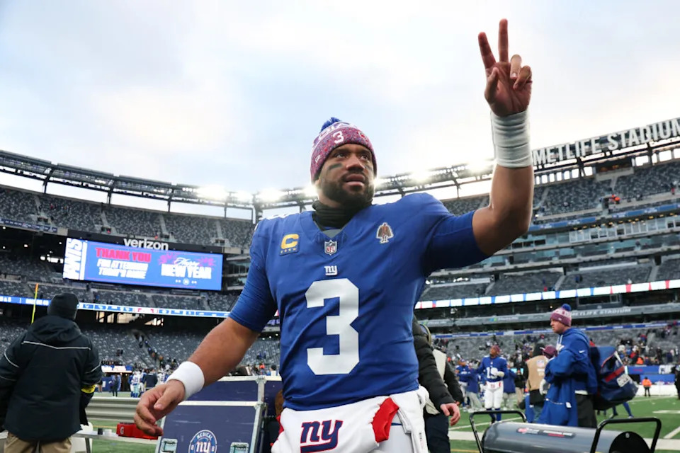 Jan 4, 2026; East Rutherford, New Jersey, USA; New York Giants quarterback Russell Wilson (3) waves to fans after the game against the Dallas Cowboys at MetLife Stadium. Mandatory Credit: Vincent Carchietta-Imagn Images