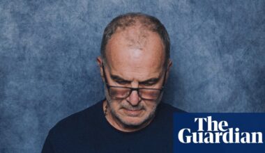 ‘I’m not a model’ Uruguay’s Bielsa defends bizarre World Cup portrait | Marcelo Bielsa