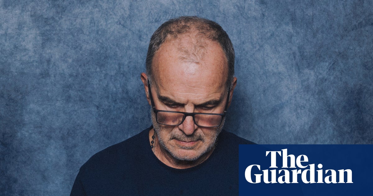 ‘I’m not a model’ Uruguay’s Bielsa defends bizarre World Cup portrait | Marcelo Bielsa