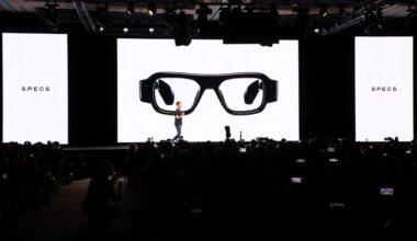 Snap bets on AR glasses in post-smartphone race