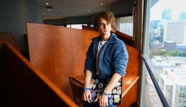 Young tech-hopefuls are building their own AI experience to land internships as university courses try to catch up