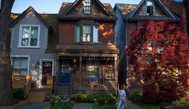 Almost 10% of Toronto mortgage holders won’t qualify to refinance next year, BoC says