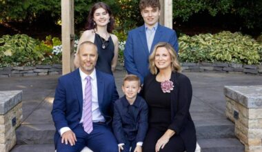 A South Surrey family is navigating the world after Alzheimer diagnosis. Mark and Shonna Breslaw, seated, with children Michael (middle), Kenzie and Jacob. (Breslaw Family/Contributed to Peace Arch News)