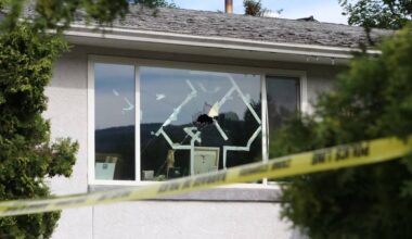 A Sycamore Road home in Kelowna cordoned off as police conduct an investigation after a man was found dead at the residence on Thursday, June 17, 2021. (Aaron Hemens/Capital News)