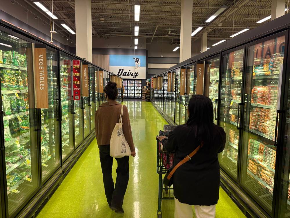 CONRAD SWEATMAN / FREE PRESS
Samia Leake and her mother shop at Save-on-Foods; the pair would not have saved very much under the upcoming PST extension.