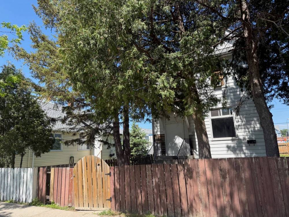 MORGAN MODJESKI / FREE PRESS
Firefighters rescued three residents from a fire inside a home in the 500 block of Flora Avenue early Saturday morning.
