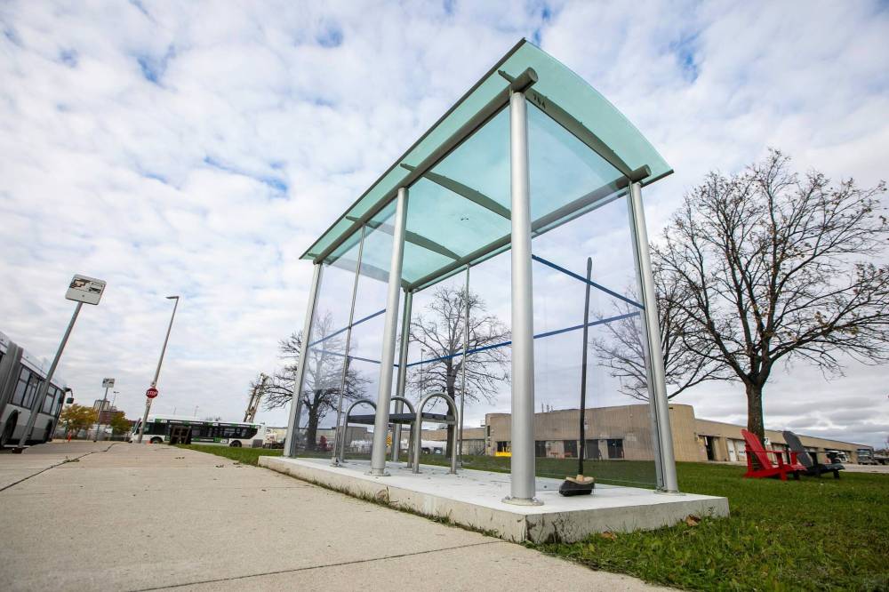 MIKAELA MACKENZIE / FREE PRESS FILES
One city official says the Winnipeg Transit overhaul last June, which changed virtually every route, appears to have led some Winnipeggers to quit riding the bus and switch to other forms of transportation.