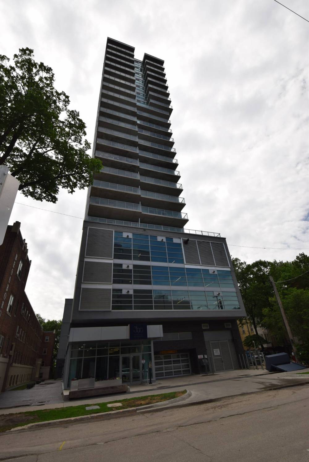 TODD LEWYS / FREE PRESs
Situated in a quiet concrete and steel building in the heart of downtown, the elevated suite offers spectacular downtown views, logical luxury and a host of wonderful amenities.
