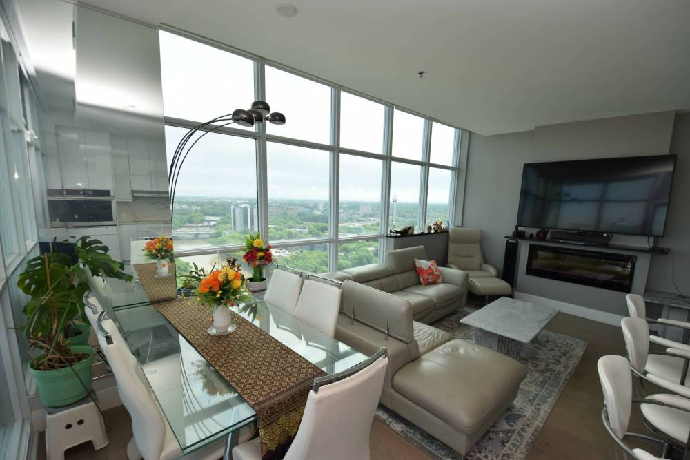 A floor-to-ceiling window offers a gorgeous city view from the dining area and living room.