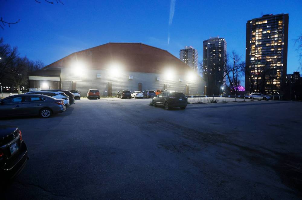 JOHN WOODS / FREE PRESS FILES
The Granite Curling Club’s parking lot is the proposed site for a hotly debated housing project.