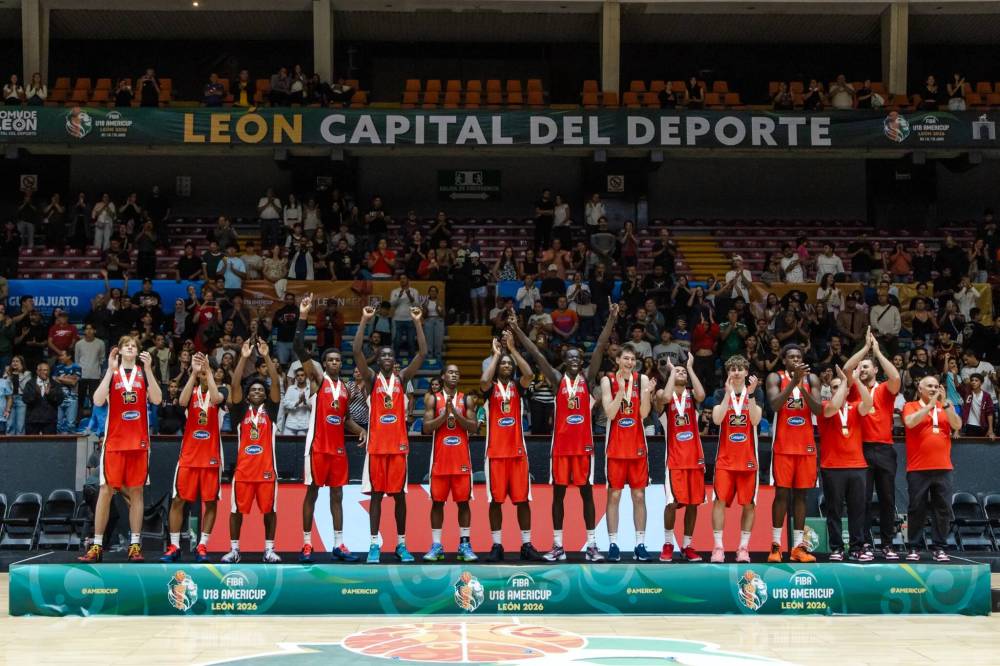 FIBA.BASKETBALL PHOTO
Team Canada celebrates on the podium after beating the U.S. for the FIBA U18 Men’s AmeriCup gold medal.