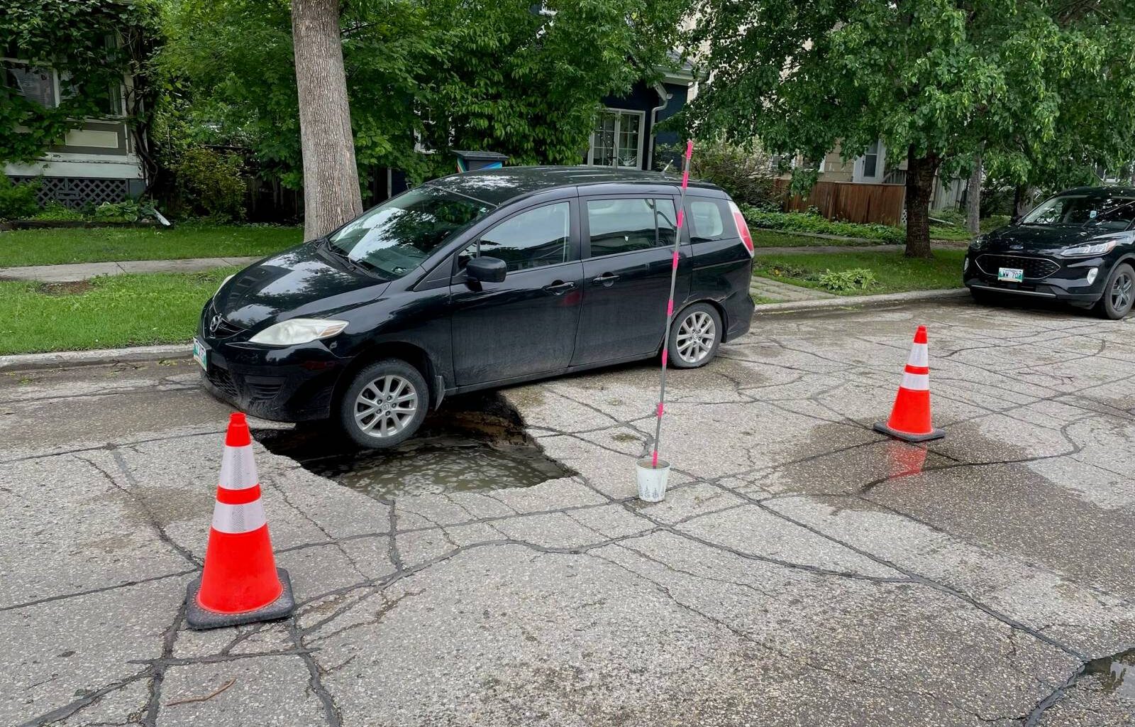 Cause of Wolseley sinkhole under investigation – Winnipeg Free Press