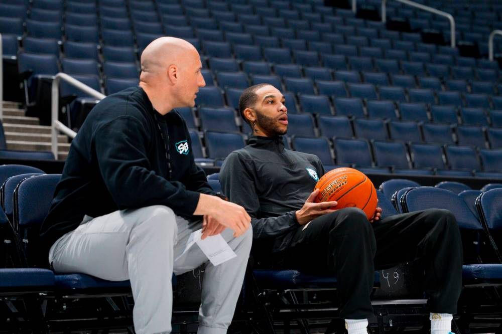 Riley Marra/ Winnipeg Sea Bears
Winnipeg Sea Bears head coach and GM Mike Raimbault (left) said that Xavier Moon (right) won’t be making his debut on Thursday as the guard still has to be cleared to play by FIBA, the CEBL’s governing body.