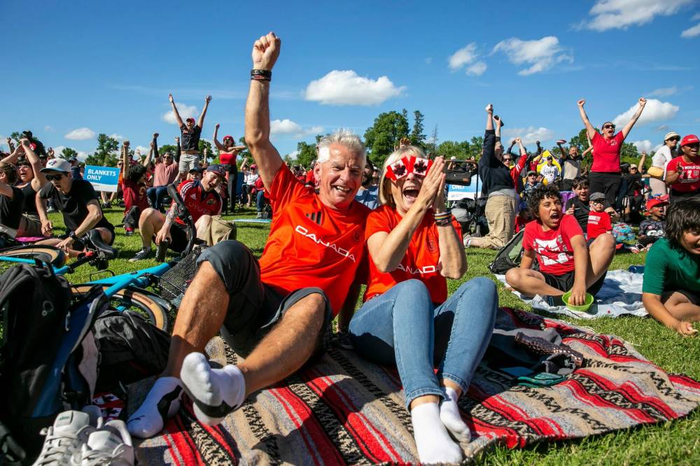 BROOK JONES / FREE PRESS
Nigel Wilcox, left, and his wife Allison Wilcox, celebrate after Team Canada scored its first goal of the match.