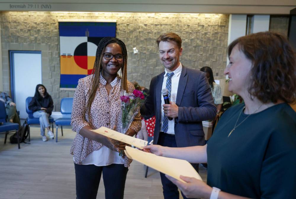 RUTH BONNEVILLE / FREE PRESS
Edith Aibangbee from Nigeria receives her graduation certificate from Seyward Goodhand, the creative writing instructor and Aaron Klassen, Shelter U program director, in the chapel at the Salvation Army Thursday.