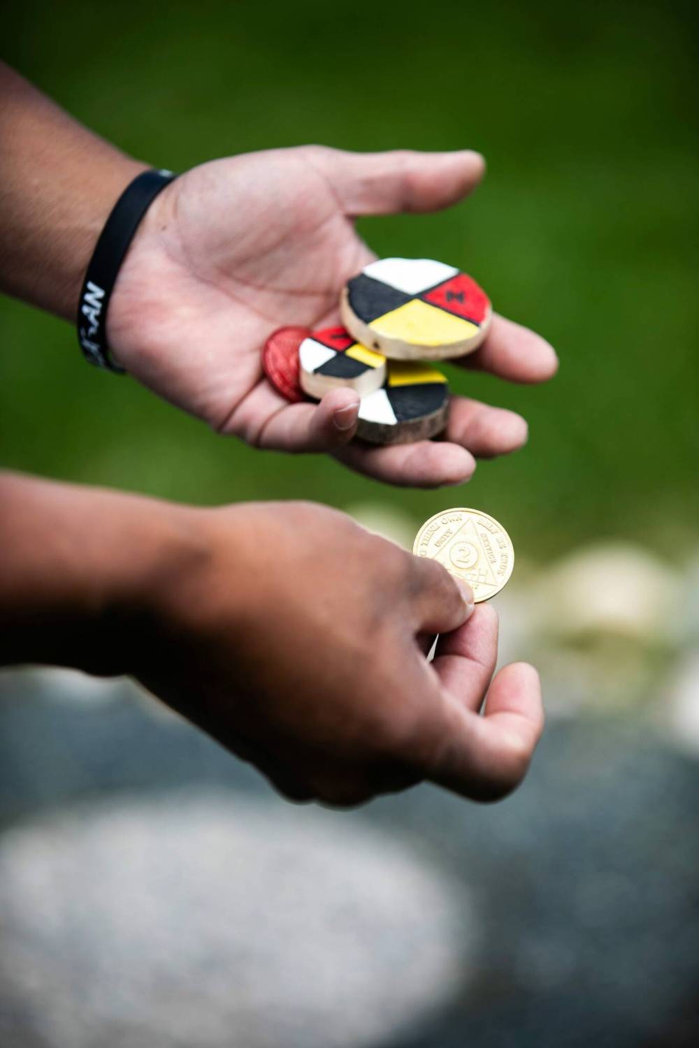MIKAELA MACKENZIE / FREE PRESS
Participant Mark with his sobriety chips. He graduated from the centre earlier this week.