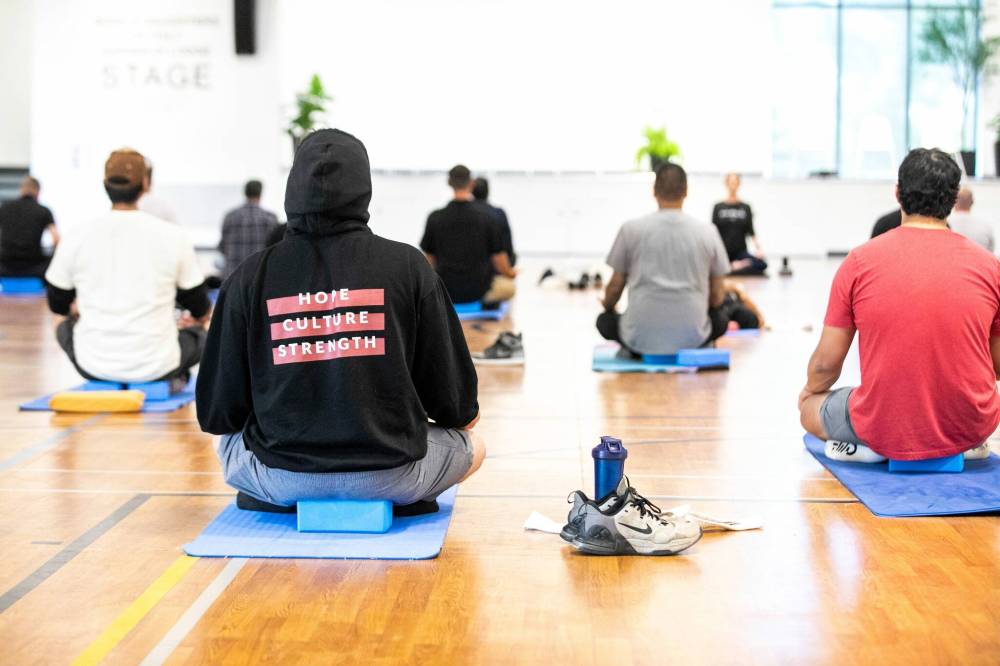 MIKAELA MACKENZIE / FREE PRESS
An afternoon group yoga class.