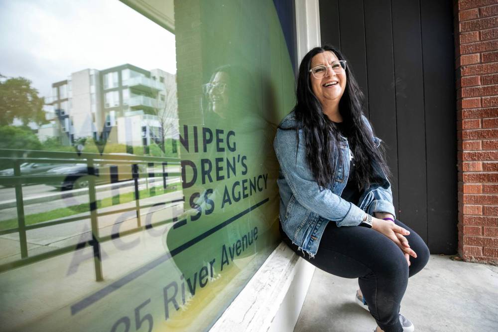 MIKAELA MACKENZIE / FREE PRESS
Deanna Jones, a volunteer at Winnipeg Children’s Access Agency, spends her shift observing interactions between parents and their children during supervised visitations.