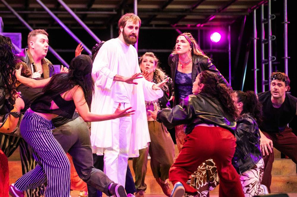 MIKAELA MACKENZIE / FREE PRESS
Connor Meek (Jesus) and his rock ‘n’ roll
disciples bring Jesus Christ Superstar to life at Rainbow Stage.