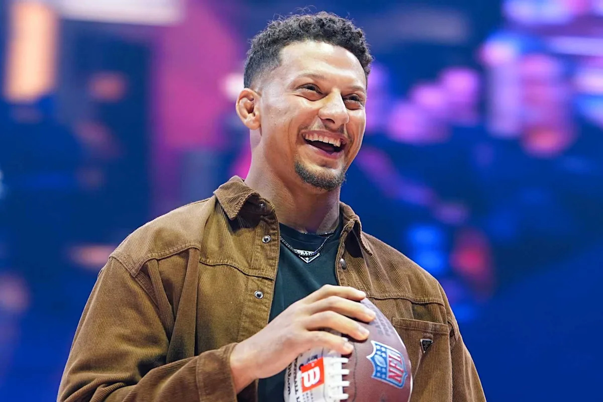 Patrick Mahomes Becomes NFL's Highest-Paid Player After Signing Reworked $504-Million Contract