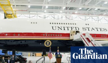 Trump unveils new Air Force One, a converted Qatari 747 | Donald Trump