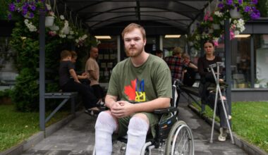 Wounded Calgary man awarded medal for bravery in Ukraine