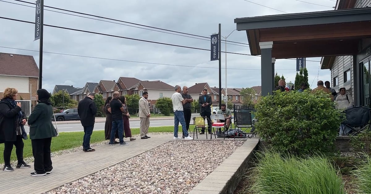 Ottawa families wait for days to scoop up new Orleans homes