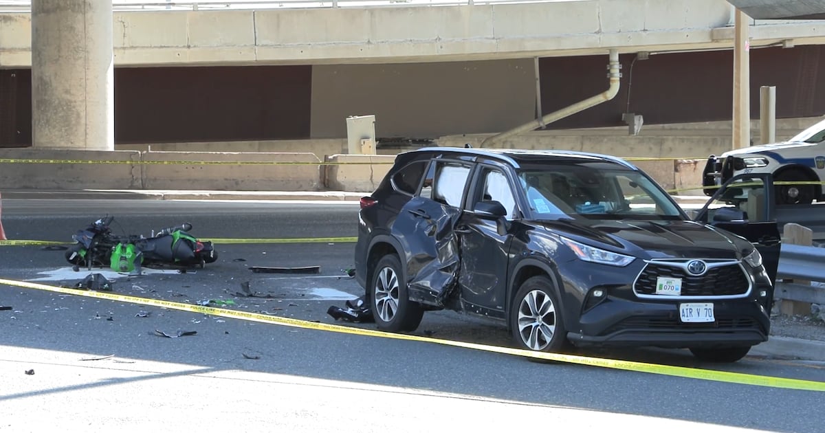 Motorcyclist critically injured in Mississauga collision