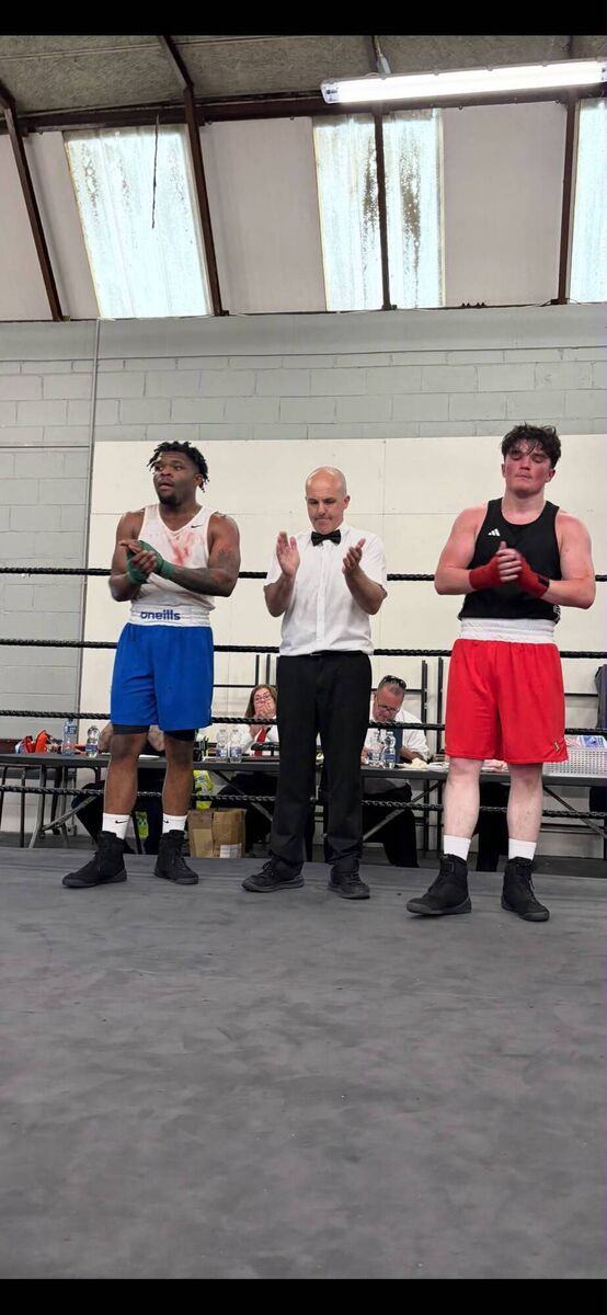 Referee Shane Forde applauds Ola Wahib and Ricky Kiely after their fantastic bout at the Midleton tournament. MOB 