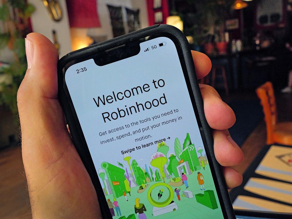 Robinhood trading comes to Canada, but what does that mean for investors?