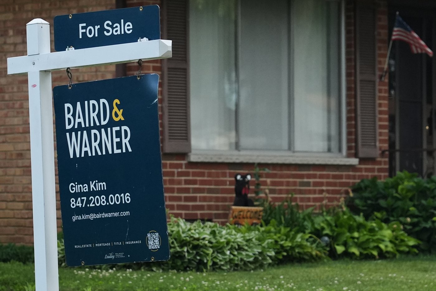 US home sales surge to the fastest pace this year despite rising mortgage rates and prices