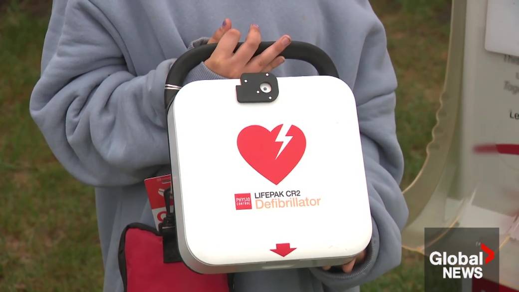 Click to play video: 'Parents of girl killed by cardiac arrest get defibrillator installed in rural Alberta town'