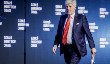 Canada must build on the success of the oil sands, Hodgson says